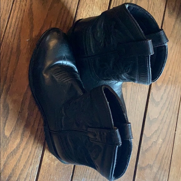 NWOT Black cowboy Booties - Picture 2 of 3